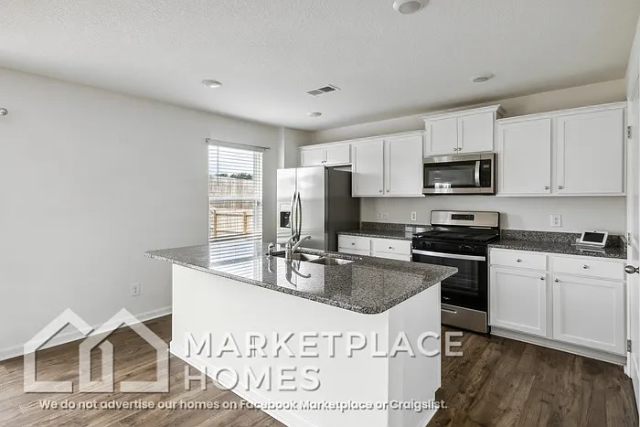 1208 Cole Dr — Photo 6