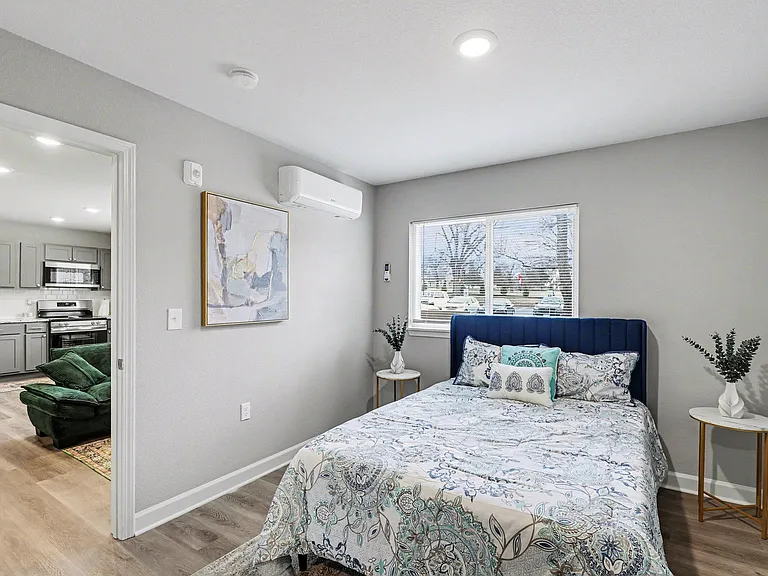 Mayfair Apartments — Photo 15