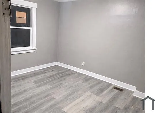2 bed, $1,100 — Photo 3