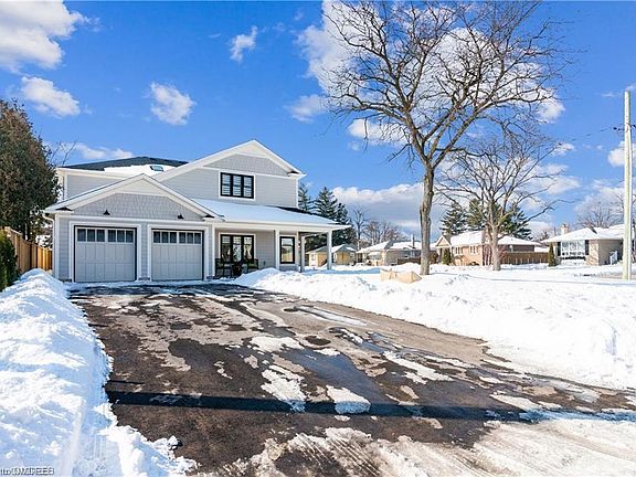 2nd image of 588 Stephens Cres
