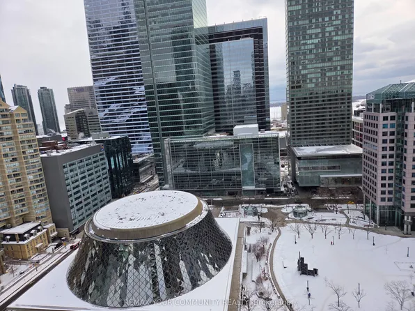 224 King St #2107, Toronto, ON M9N 1L7