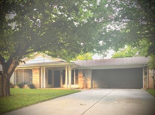 2132 Glenwick Ln, Irving, TX 75060