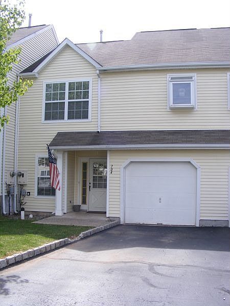 Front View (Garage)