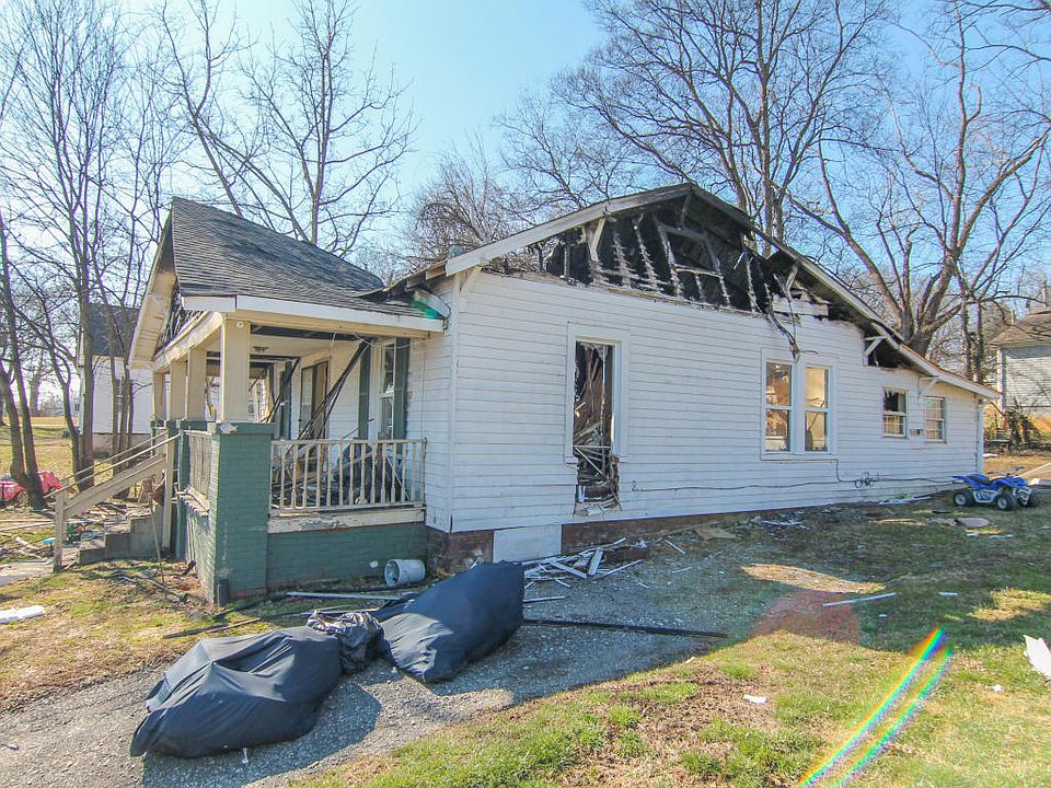 2nd image of 2733 Washington Ave