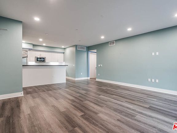 4th image of 6030 S Seabluff Dr #314