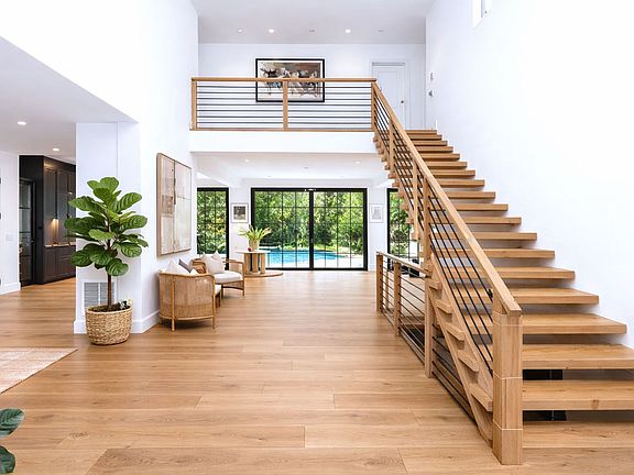 2nd image of 6 Trails End Rd