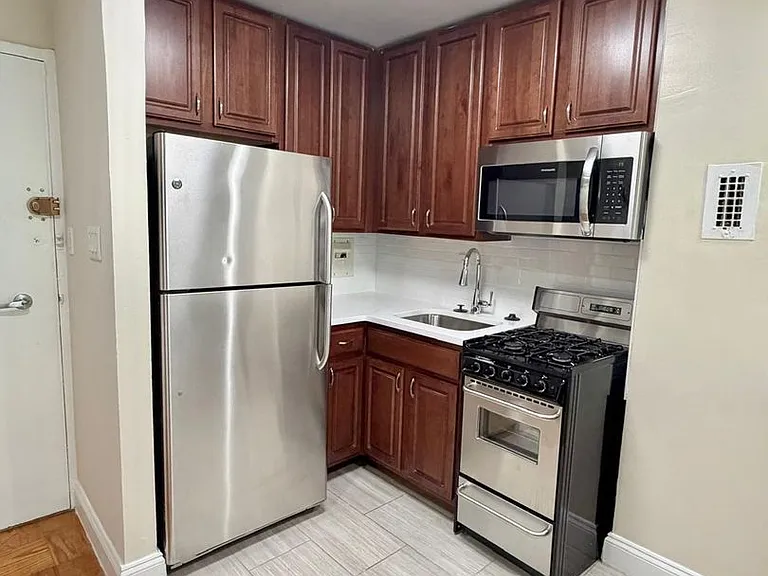 Park East Apartments — Photo 56