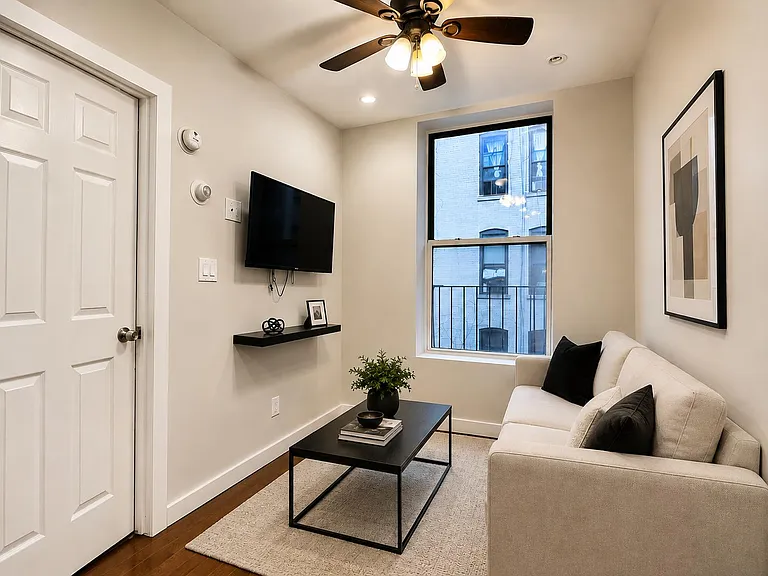 386 Manhattan Ave #16 — Photo 1