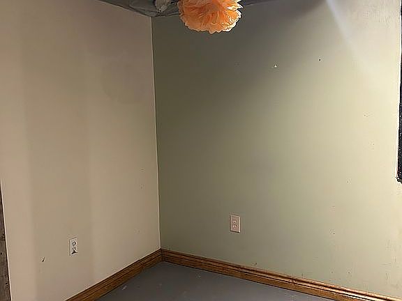4th image of 3944 Truesdale Ave