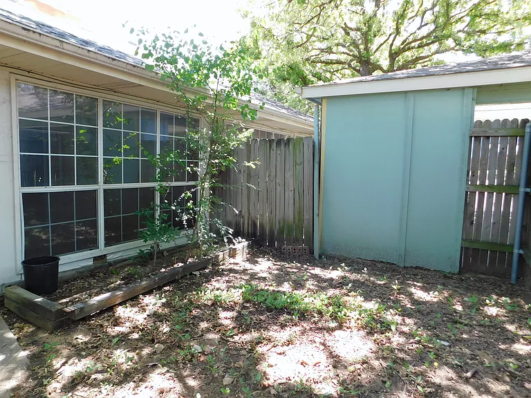 2204 Canterbury Ct #2204 — Photo 25