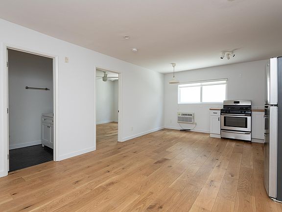 3rd image of 3933 Marathon St #105A