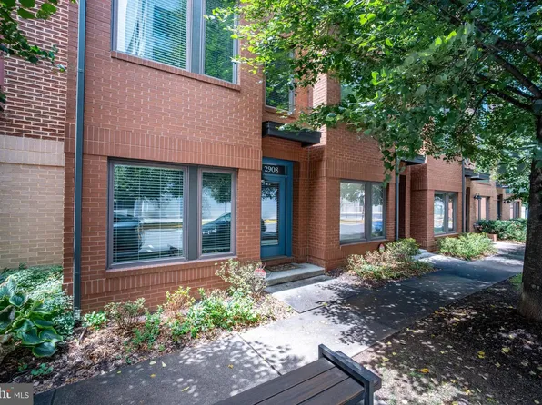 2908 Penny Ln, Fairfax, VA 22031