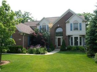 5800 Woodstone Ct, Clarkston, MI 48348