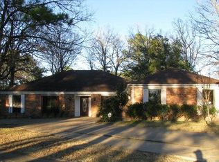 5 Windsor Ct, Lufkin, TX 75901