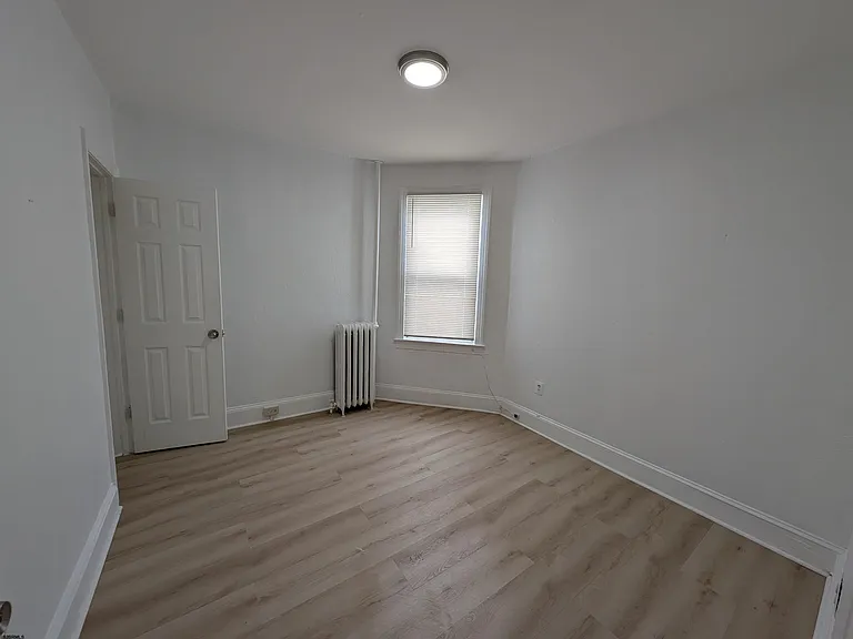 1056 N Ohio Ave — Photo 16