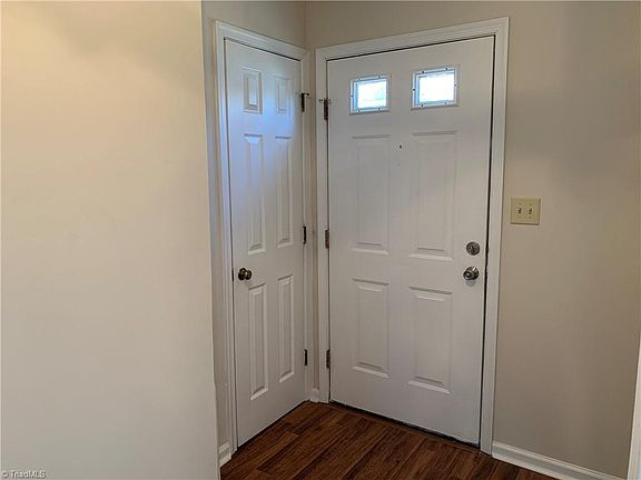5th image of 347 E East Montcastle Dr