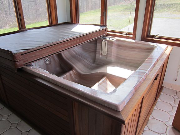 Hot tub in great condition