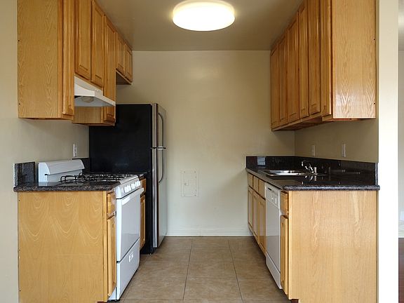 4th image of 4641 La Mirada Ave APT 11