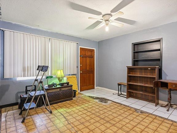 3rd image of 7902 HAMILTON Avenue