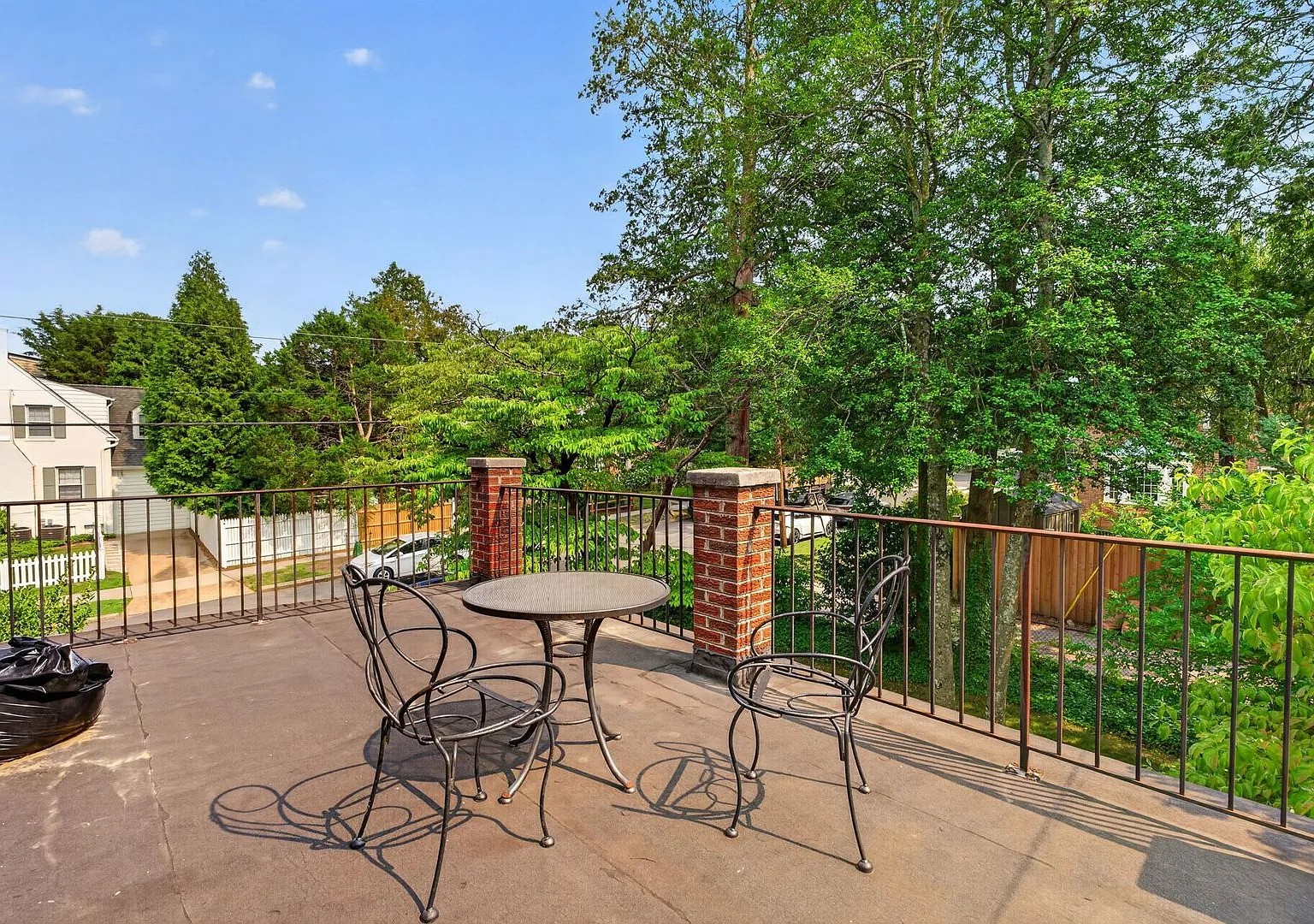 5BR Home in AU Park Near Shops, Metro, and Parks — Photo 3