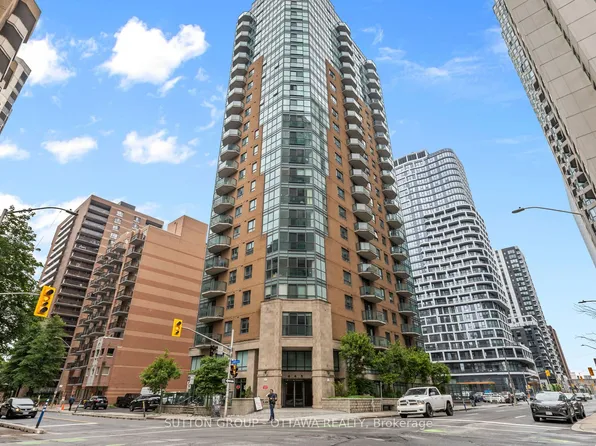 445 Laurier Ave W #905, Ottawa, ON K1R 0A2