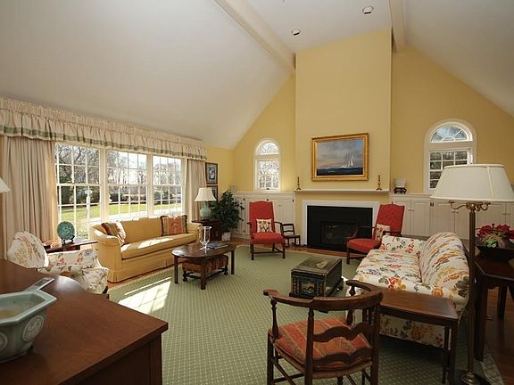 2nd image of 2 Maple Ln