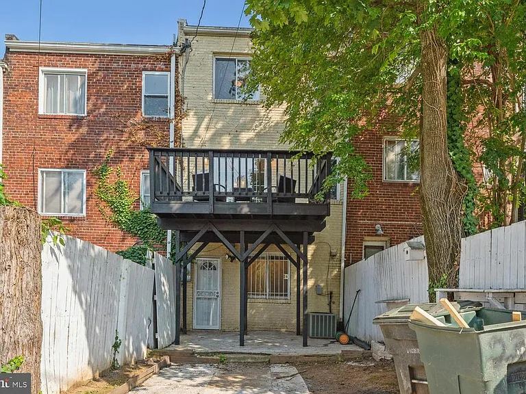 2325 Chester St SE — Photo 9