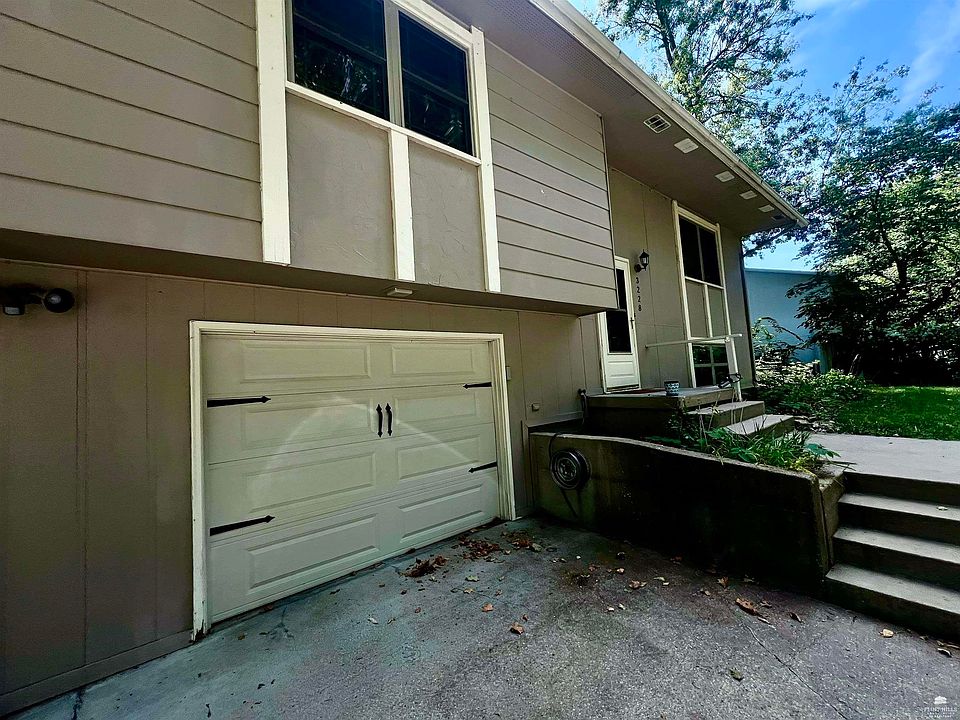 1st image of 3228 Ella Ln