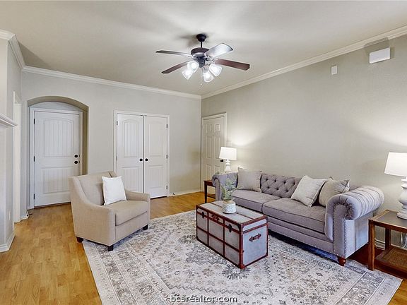 4th image of 4306 Spring Hill Dr