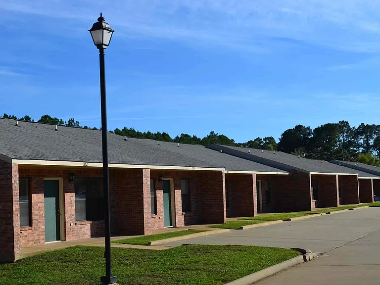Country Manor Apartments — Photo 5