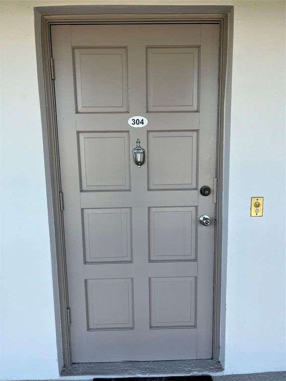 3100 N Palm Aire Drive #304, photo 4