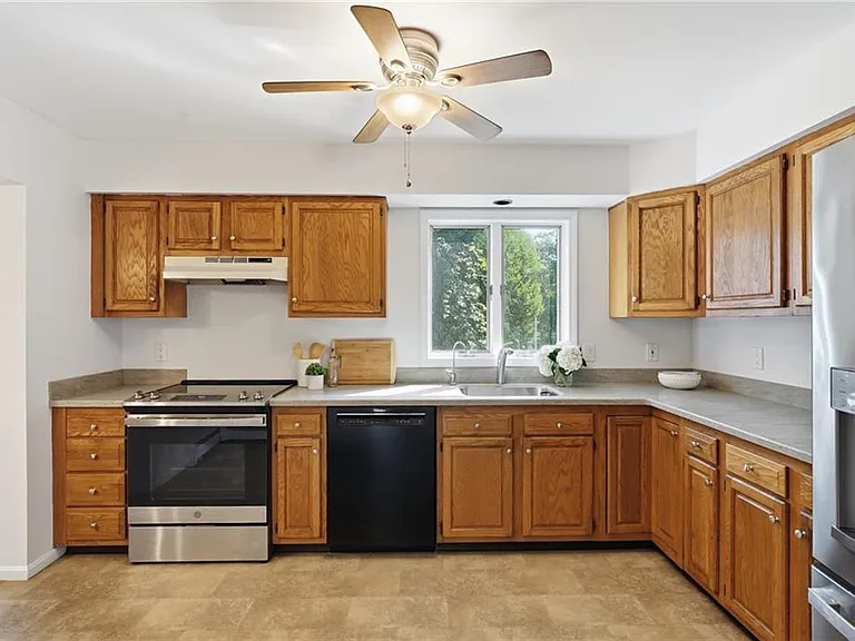 2 Lafayette Dr — Photo 11