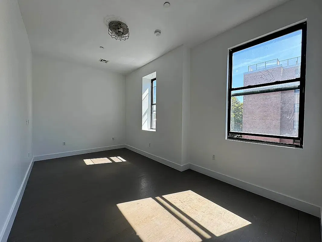 175 Menahan Street — Photo 2