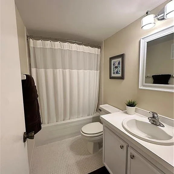 555 Park Shore Dr #B-205 — Photo 27