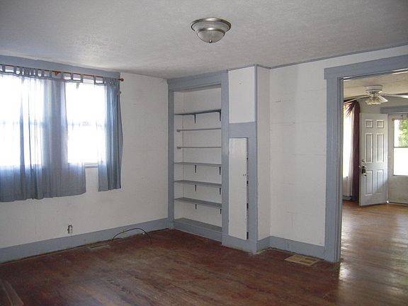 2nd image of 304 West St