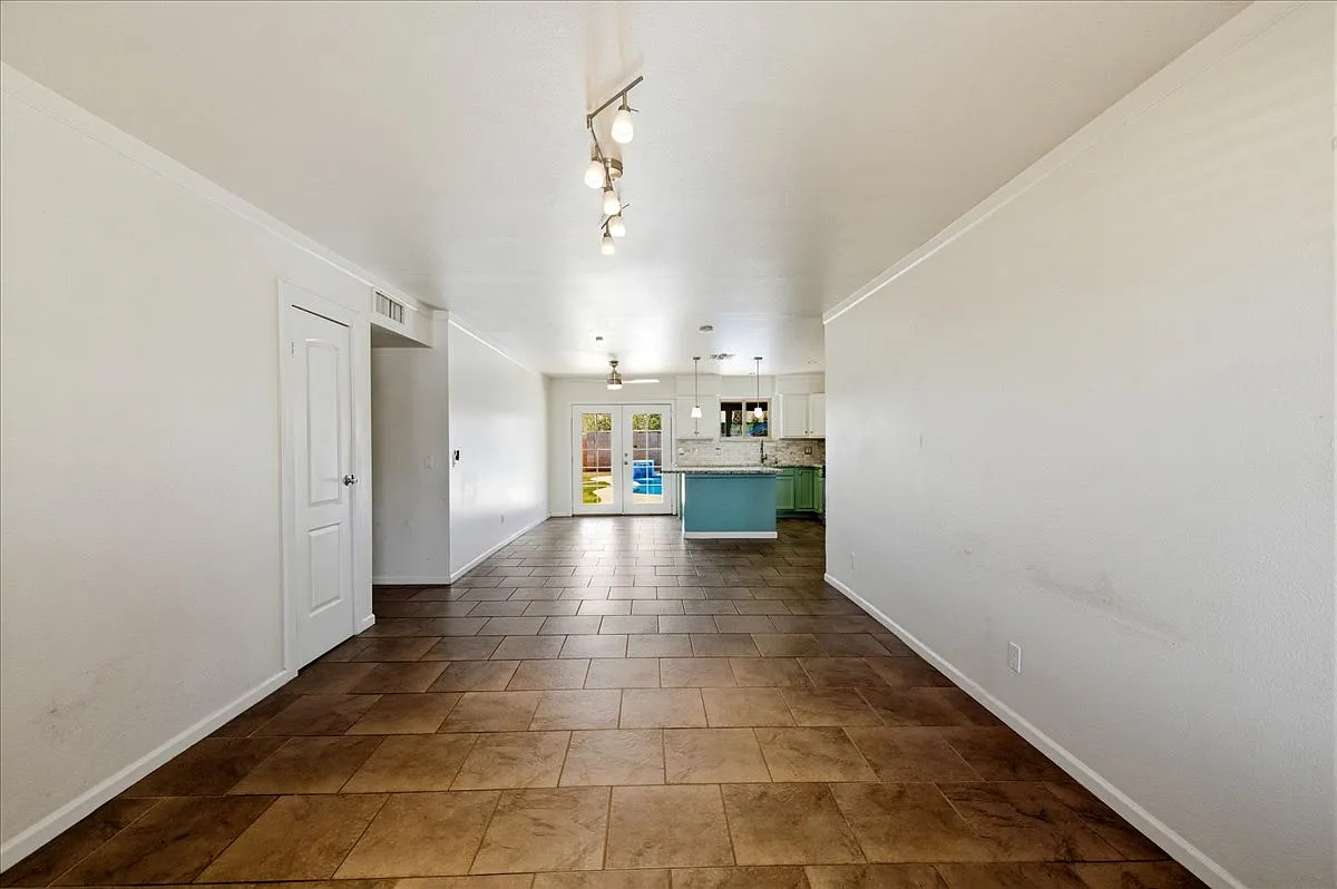 4 bed, 1430 sqft, $3,000 — Photo 4