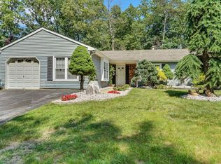 13 Lampost Ct, Howell, NJ 07731