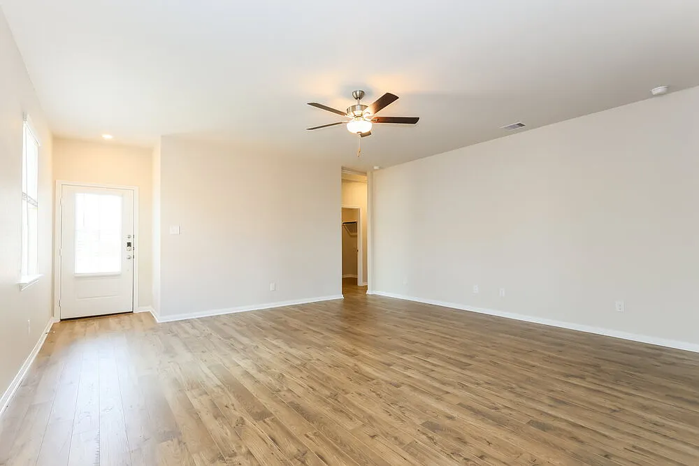 3 bed, 2.0 bath, 1306 sqft, $1,580 — Photo 4
