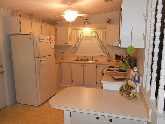 5th image of 527 Plymouth St