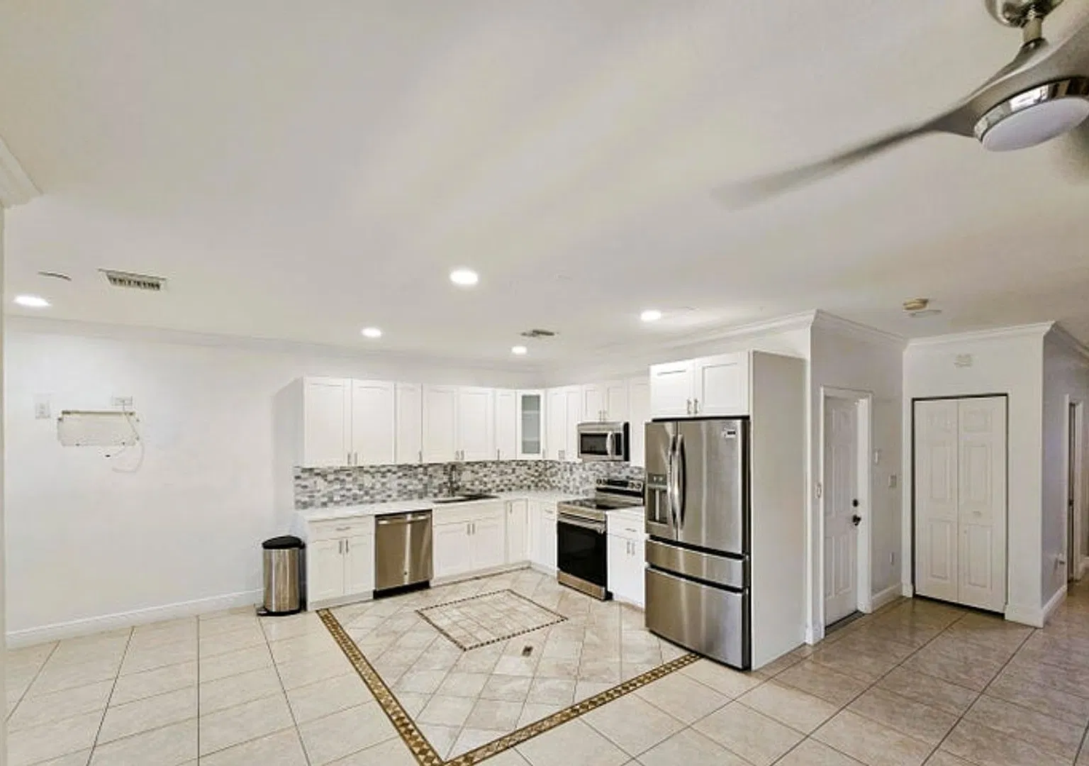 213 TALIA Circle, Palm Springs, FL 33461 — Photo 2