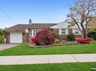 40 17th Ave, Elmwood Park, NJ 07407