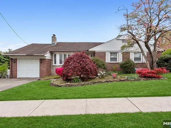 40 17th Ave, Elmwood Park, NJ 07407
