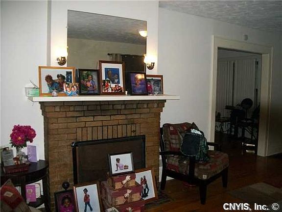 2nd image of 110-12 Bellaire Pl