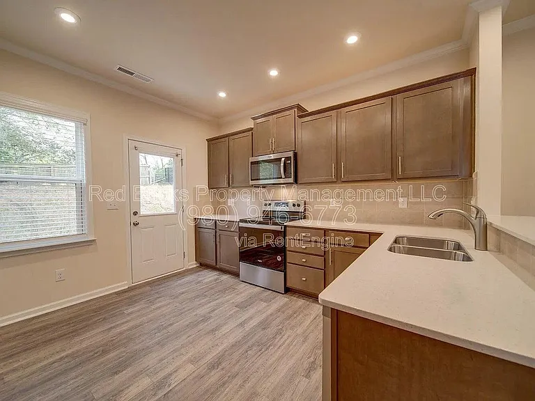 7015 Thornrose Dr — Photo 6
