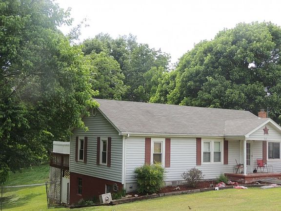 3rd image of 107 Peavler Dr