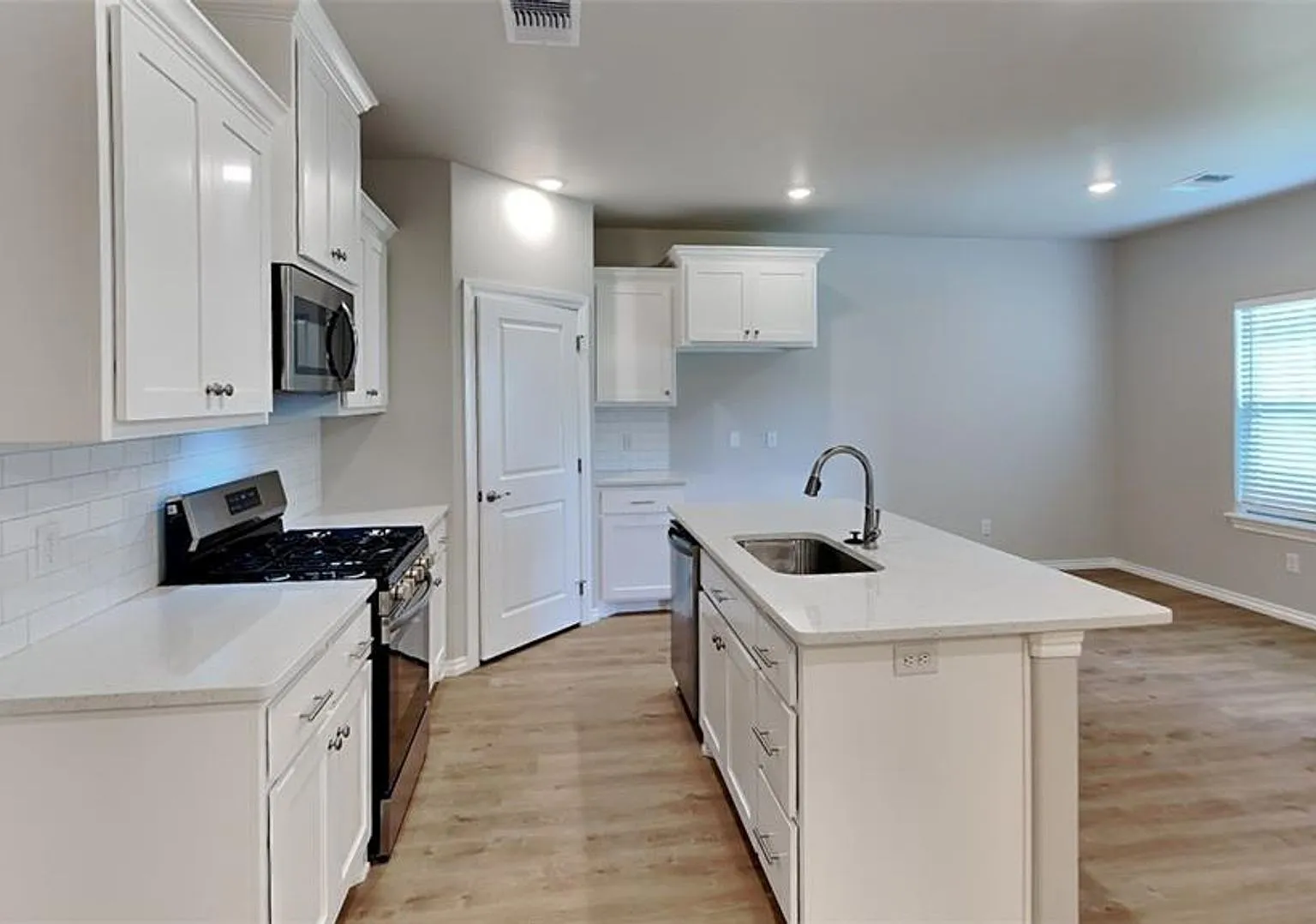 Luxury 2 Bedroom 2 Bathroom Cottage In 55+ Community In Warr Acres, Ok (Leasing Special) — Photo 3