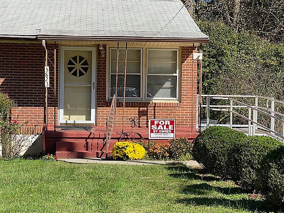 3rd image of 3823 Moorman Dr
