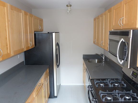 4th image of 40 Harrison St APT 8C