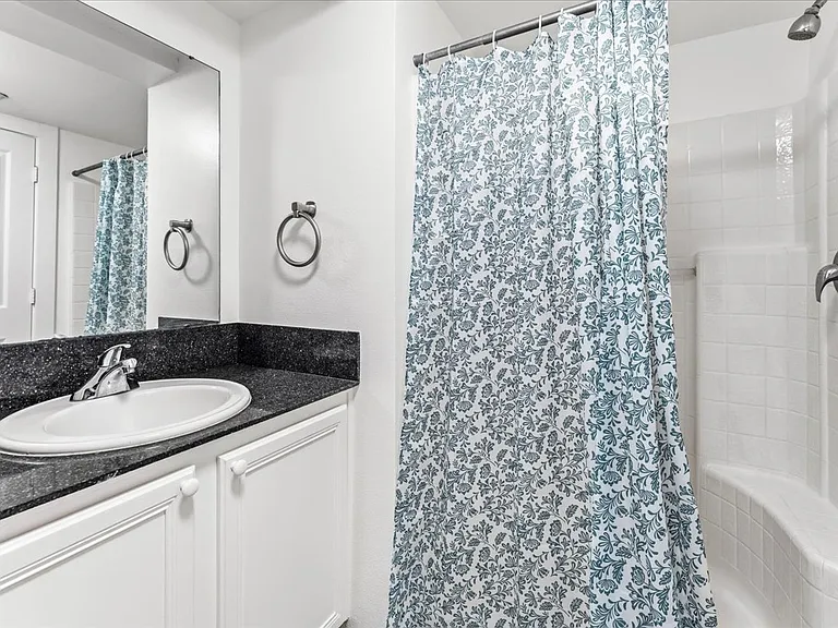 1714 NW Couch St #20 — Photo 20