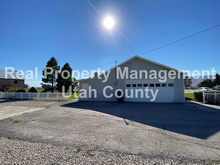 1285 W Utah Ave — Photo 45